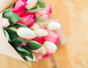 DIY Mother's Day Bouquet - tips from floral designer Michaela Hogarty on sohautestyle.com