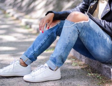 Tips-for-keeping-white-sneakers-bright-nicole-gibbons-11