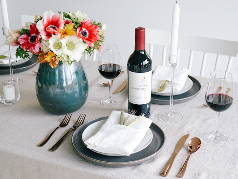 Modern_Thanksgiving_Friendsgiving_Table_Setting_7