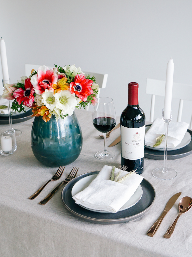 Friendsgiving Table Inspiration